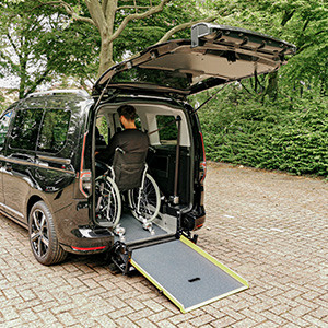Rollstuhlumbau VW Caddy Rampe